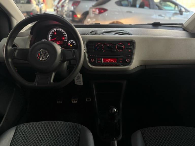 VOLKSWAGEN - UP - 2015/2016 - Prata - R$ 55.900,00