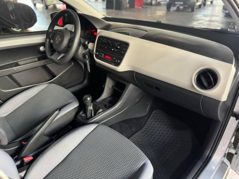 VOLKSWAGEN - UP - 2015/2016 - Prata - R$ 55.900,00